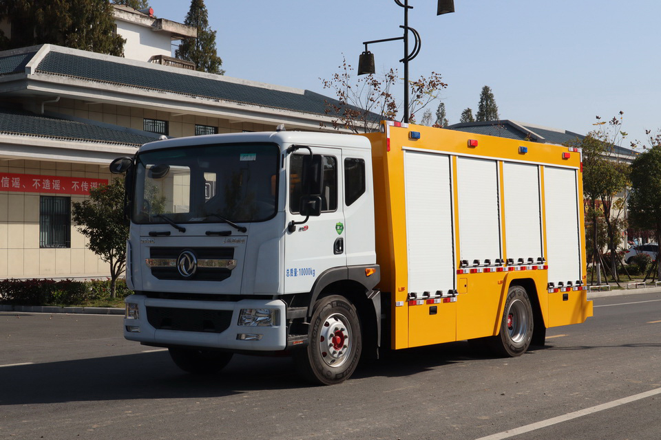 東風(fēng)D9大流量排水車(chē)